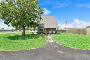 201 Texas Ave S, Anahuac, TX 77514 - Photo 15