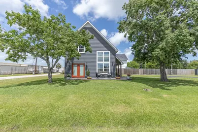 201 Texas Avenue S, Anahuac, TX 77514 - Photo 11