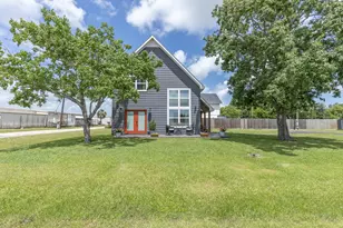 201 Texas Ave S, Anahuac, TX 77514 - Photo 11