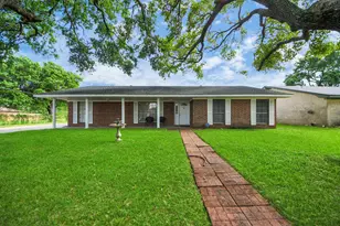 2213 Mockingbird St, Baytown, TX 77520 - Photo 3