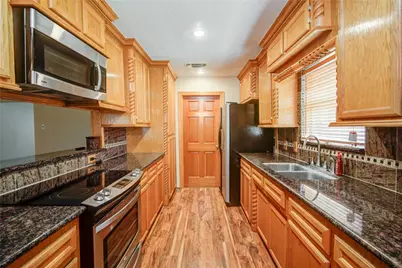 103 Sunflower Street, Lake Jackson, TX 77566 - Photo 15