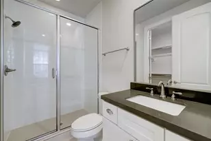 1041 Ashland St, Houston, TX 77008 - Photo 5