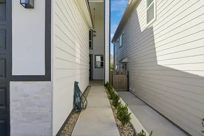 111 Capetown Way, Conroe, TX 77356 - Photo 5