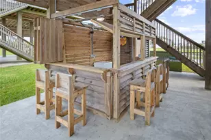 113 Ocean Tide Dr, Crystal Beach, TX 77650 - Photo 3