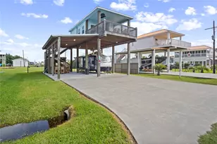 113 Ocean Tide Dr, Crystal Beach, TX 77650 - Photo 1