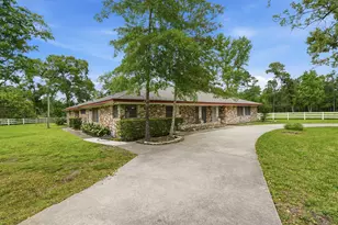 10240 Post Oak Dr, Conroe, TX 77385 - Photo 3