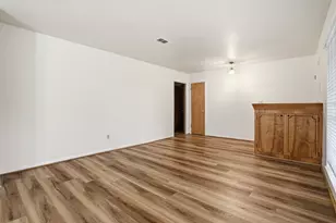 10240 Post Oak Dr, Conroe, TX 77385 - Photo 11