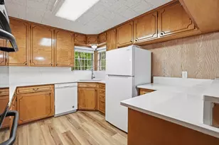 10240 Post Oak Dr, Conroe, TX 77385 - Photo 17