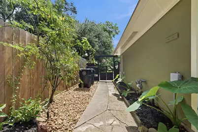 410 Kyle Street, Sugar Land, TX 77478 - Photo 33