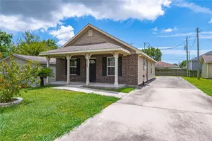 2621 31st Ave N, Texas City, TX 77590 - Photo 1