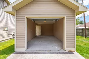 2621 31st Ave N, Texas City, TX 77590 - Photo 27