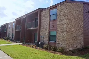 904 University Oaks Blvd, College Station, TX 77840 - Photo 3