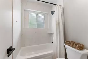 10 E White Willow Cir, Spring, TX 77381 - Photo 19