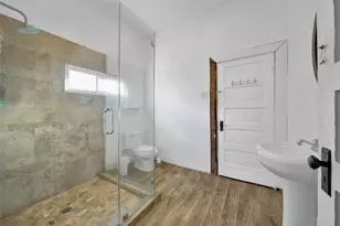 207 Northwood St, Houston, TX 77009 - Photo 19