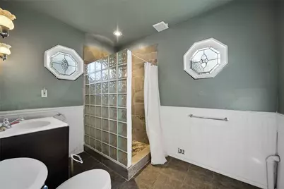 207 Northwood Street, Houston, TX 77009 - Photo 15