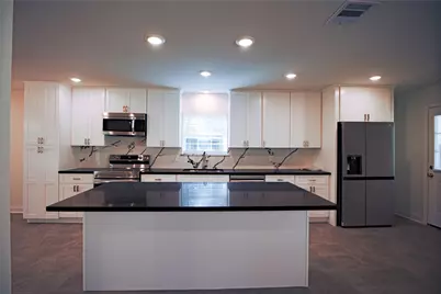 8006 Richmond Avenue, Houston, TX 77063 - Photo 11