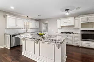 427 Pinemont Dr, Sour Lake, TX 77659 - Photo 5