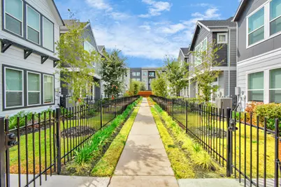 752 Strawberry Pines Court, Houston, TX 77009 - Photo 5