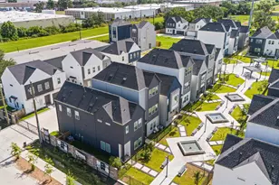 8317 Springwood Cyn Ln, Houston, TX 77055 - Photo 37