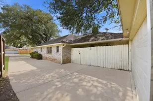 7215 Ridge Oak Dr, Houston, TX 77088 - Photo 37