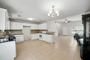 256 Kellyn Ct, Conroe, TX 77306 - Photo 7