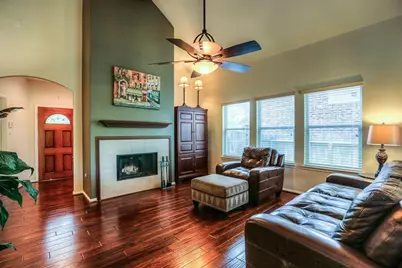 66 W Spindle Tree Circle, The Woodlands, TX 77382 - Photo 9
