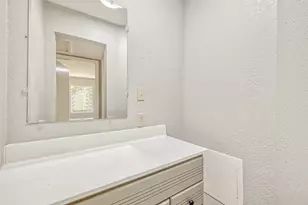 5962 Willow Glen Dr, Houston, TX 77033 - Photo 11