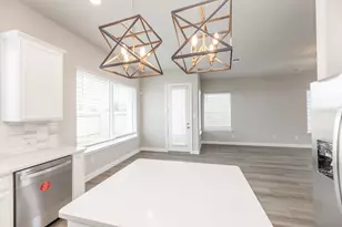 3011 Valley Peak Dr, Houston, TX 77063 - Photo 9