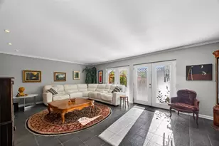 5204 Arboles Dr, Houston, TX 77035 - Photo 13