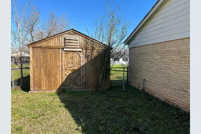 224 Stuart Street, Clute, TX 77531 - Photo 5