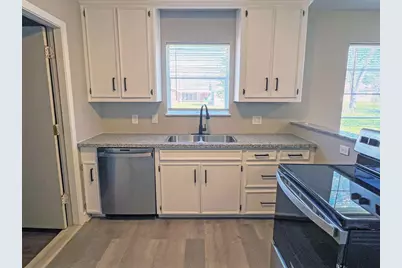 224 Stuart Street, Clute, TX 77531 - Photo 11