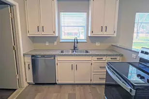 224 Stuart St, Clute, TX 77531 - Photo 11