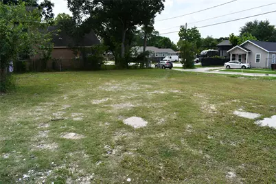 307 S 79th Street, Houston, TX 77012 - Photo 13
