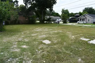 307 S 79th St, Houston, TX 77012 - Photo 13