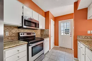 2010 Augusta Dr, Houston, TX 77057 - Photo 11