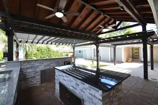 2711 Williamsburg Dr, Dickinson, TX 77539 - Photo 35