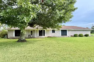 11506 Cherry Point Dr, Mont Belvieu, TX 77535 - Photo 1