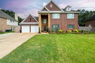 1501 W Castlewood Ave, Friendswood, TX 77546 - Photo 1