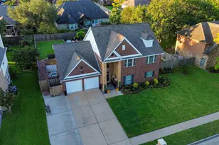 1501 W Castlewood Ave, Friendswood, TX 77546 - Photo 3