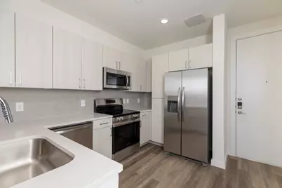 1690 North Loop #319, Houston, TX 77009 - Photo 9