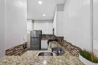 2211 S Braeswood Boulevard #23I, Houston, TX 77030 - Photo 11