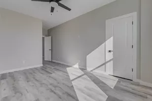 8105 Howton St, Houston, TX 77028 - Photo 17