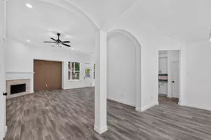 18 Griffin Hill Ct, The Woodlands, TX 77382 - Photo 11
