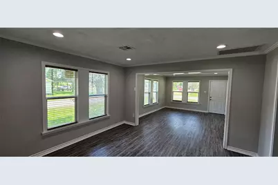 215 San Jacinto Street, Highlands, TX 77562 - Photo 9