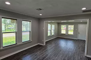 215 San Jacinto St, Highlands, TX 77562 - Photo 9