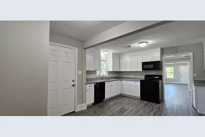 215 San Jacinto Street, Highlands, TX 77562 - Photo 5