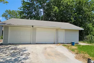 215 San Jacinto St, Highlands, TX 77562 - Photo 17