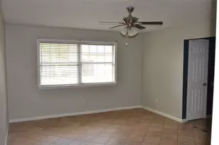 10538 Long River Dr, Sugar Land, TX 77498 - Photo 5