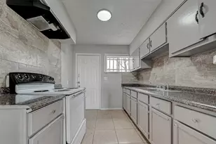 9709 Fairland Dr, Houston, TX 77051 - Photo 5