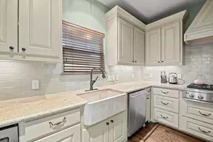1106 W 18th St, Houston, TX 77008 - Photo 7